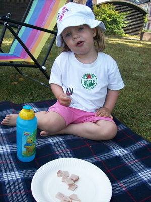 På picknick i parken med pappa.